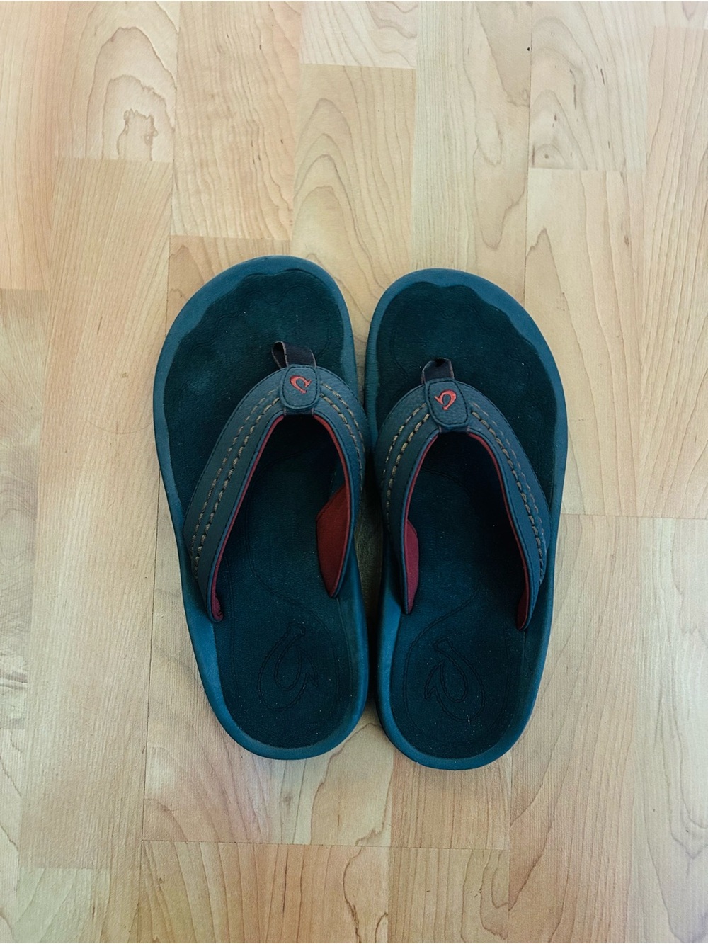 OluKai Men's Dark Gray Flip-Flops with Red Accents
